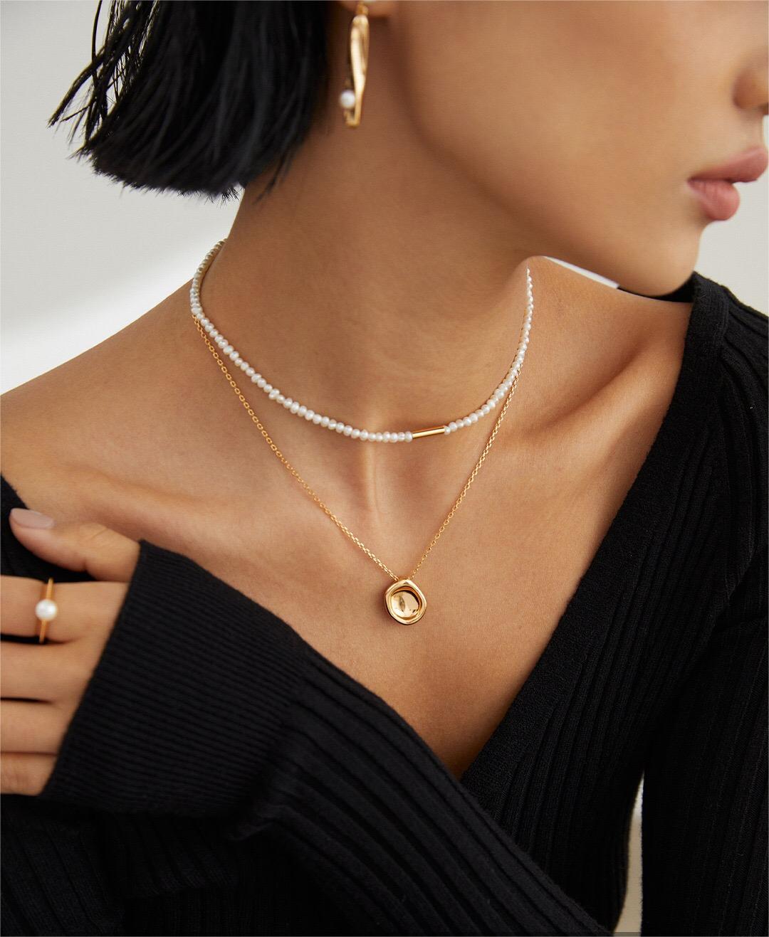 Collier d’allaitement minimaliste – Bijou pratique et élégant