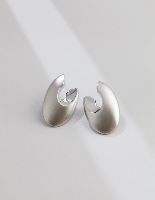 Boucles d’oreilles abstraites minimalistes